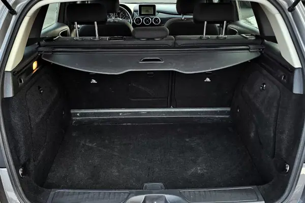 Mercedes-Benz B 180 2014 - 13999 EUR, 160000 km - AUTO.MOTO.pt - 160000km - foto 15 de 25