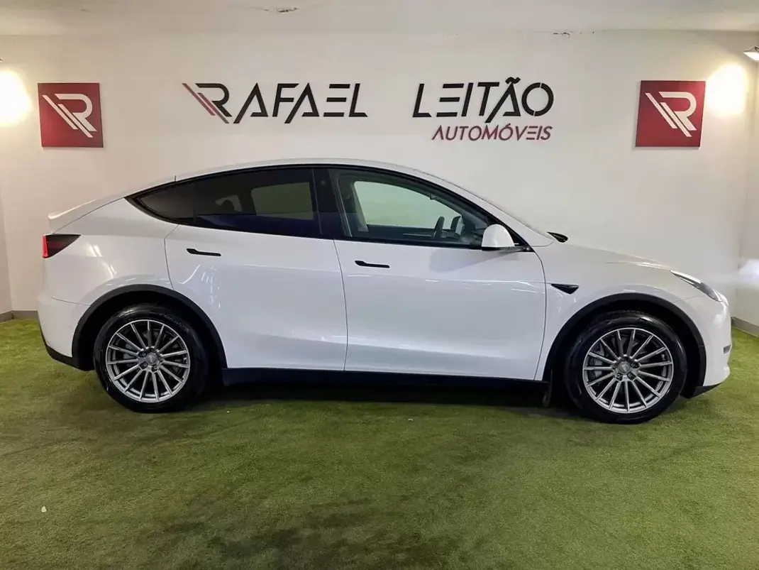 Tesla Model Y 2022 - 38750 EUR, 44000 km - 44000km - foto 8 de 42