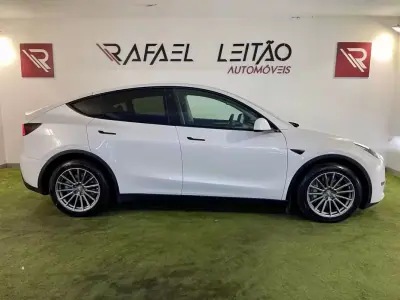 Tesla Model Y 2022 - 38750 EUR, 44000 km - AUTO.MOTO.pt - 44000km - foto 8 de 42