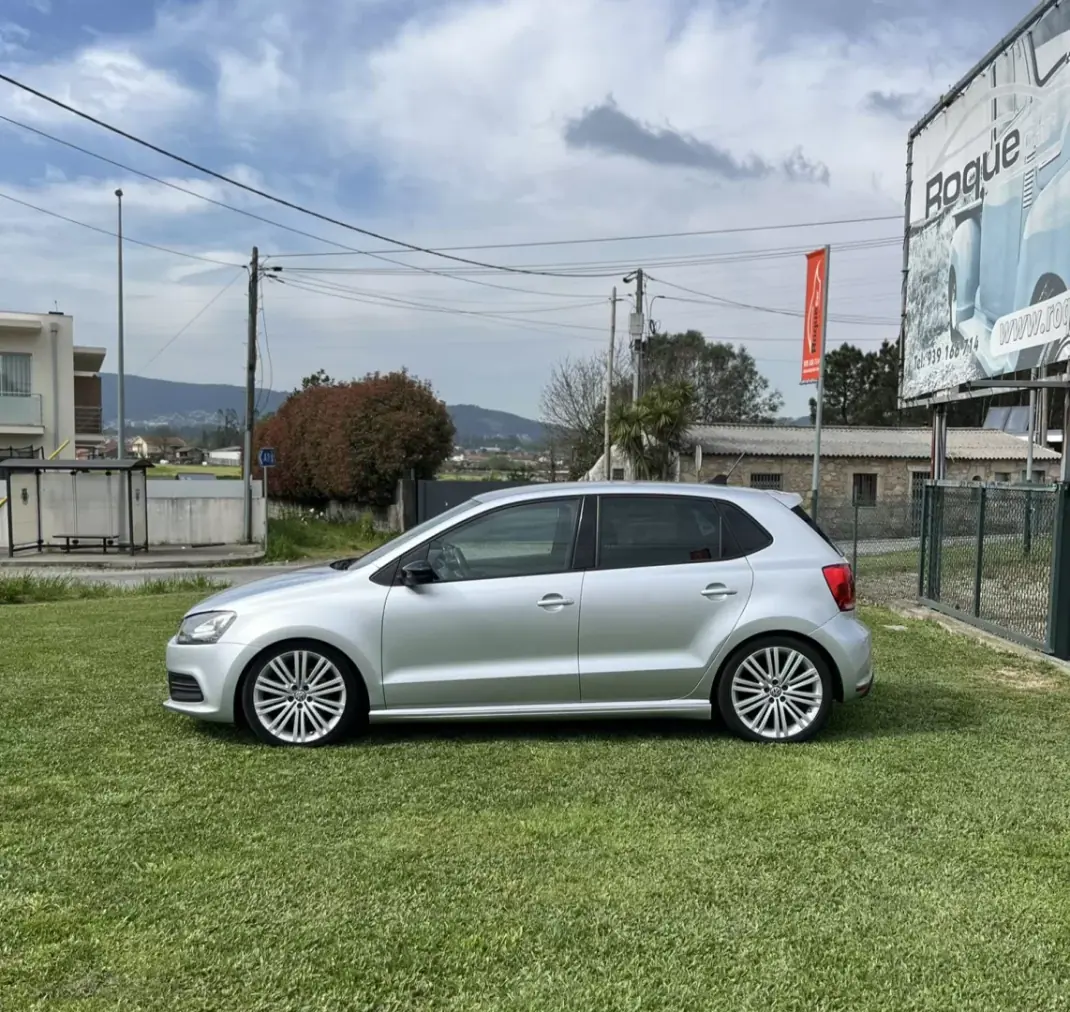 Volkswagen Polo 2013 - 12900 EUR, 150000 km - AUTO.MOTO.pt - 150000km - foto 5 de 13