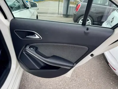 Mercedes-Benz A 180 2015 - 14750 EUR, 176972 km - AUTO.MOTO.pt - 176972km - foto 22 de 30