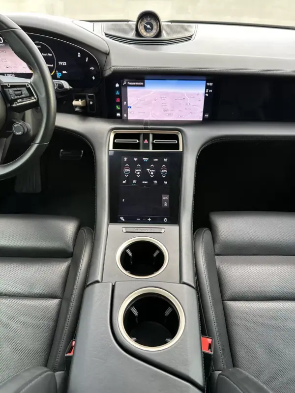 Porsche Taycan 2021 - 99900 EUR, 66000 km - AUTO.MOTO.pt - 66000km - foto 69 de 71