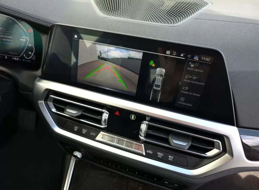 BMW 330 2019 - 28950 EUR, 67500 km - AUTO.MOTO.pt - 67500km - foto 25 de 42
