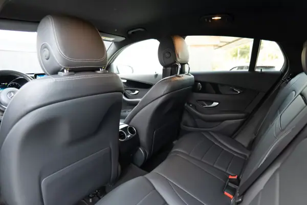 Mercedes-Benz GLC 300 2022 - 50900 EUR, 85000 km - AUTO.MOTO.pt - 85000km - foto 10 de 31