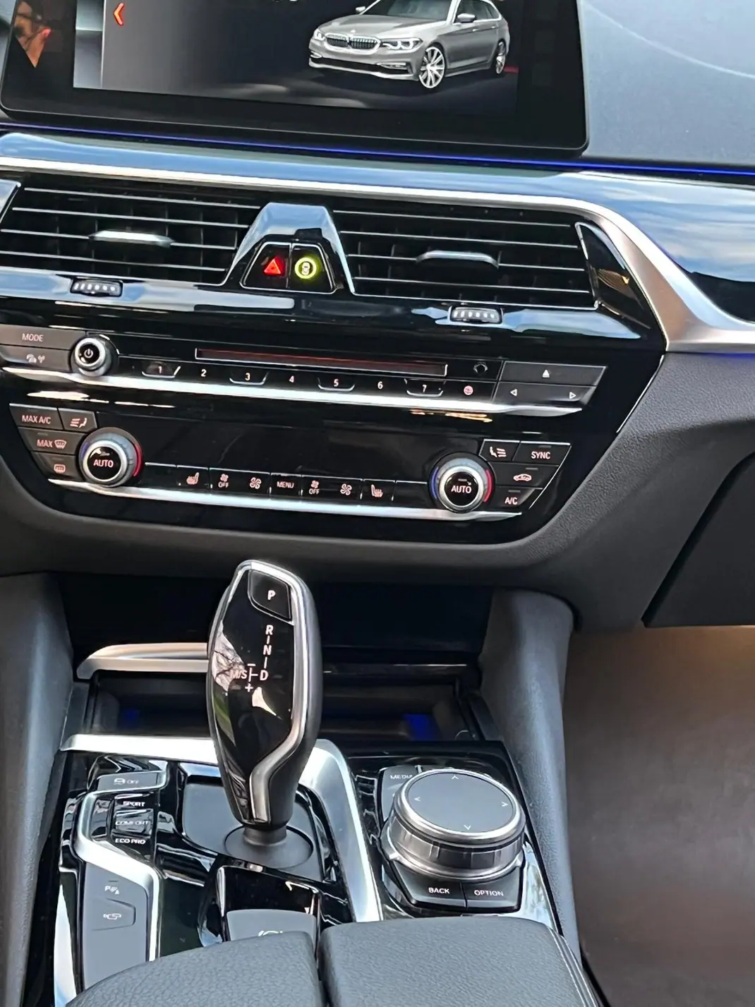 BMW 520 2018 - 26300 EUR, 85000 km - AUTO.MOTO.pt - 85000km - foto 6 de 9