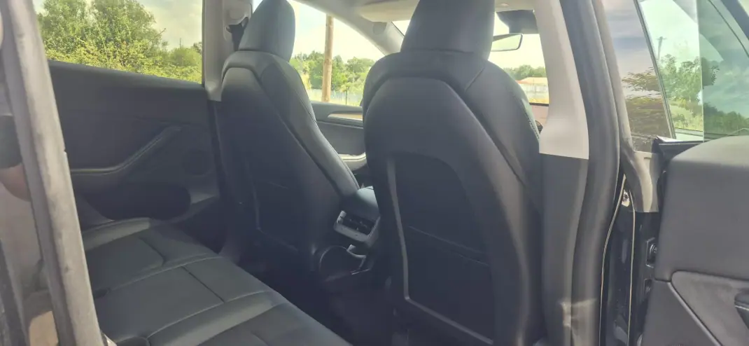 Tesla Model Y 2023 - 35900 EUR, 65000 km - 65000km - foto 14 de 18