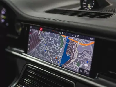 Porsche Panamera Sport Turismo 2019 - 69990 EUR, 80000 km - AUTO.MOTO.pt - 80000km - foto 18 de 23