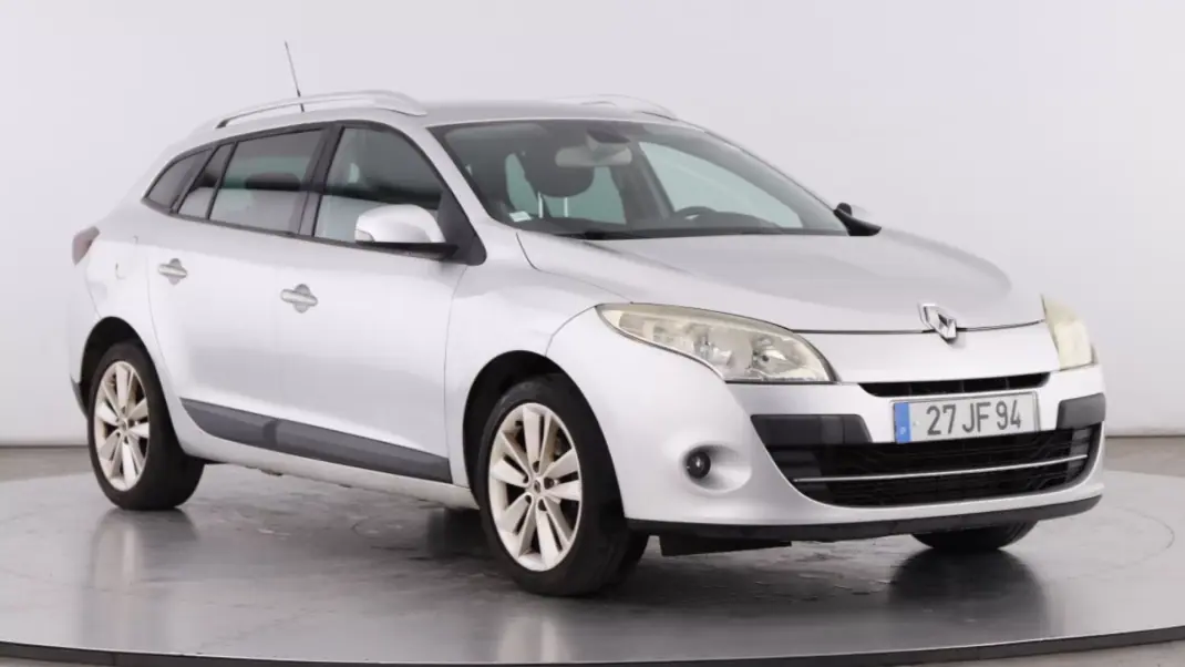 Renault Mégane Sport Tourer 2010 - 4950 EUR, 195235 km - AUTO.MOTO.pt - 195235km - foto 2 de 22