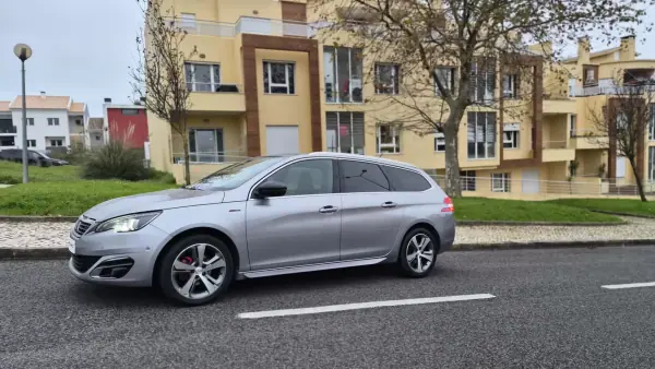 Peugeot 308 SW 2016 - 11480 EUR, 219000 km - AUTO.MOTO.pt - 219000km - foto 7 de 14