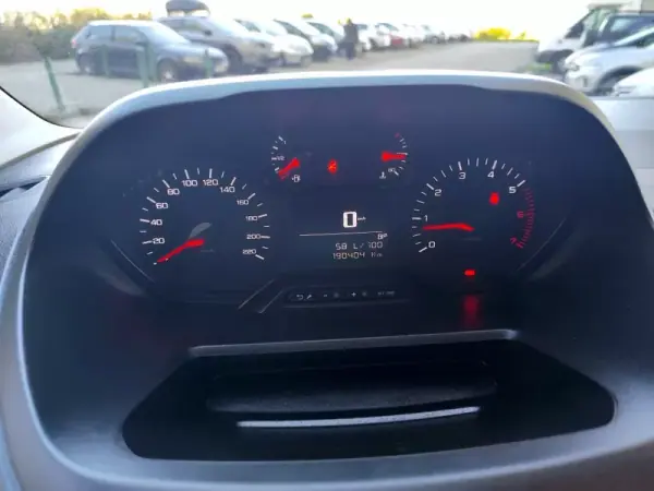 Peugeot Partner 1.6 HDI , 3 Lug. , Iva Dedutivel 2019 - 11980 EUR, 190000 km - AUTO.MOTO.pt - 190000km - foto 16 de 22