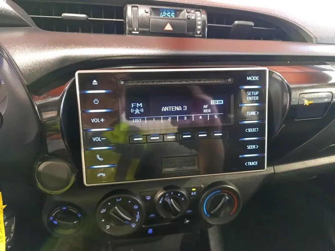 Toyota HILUX 2.4 D-4D 4WD CE 3 L CH 2018 - 22900 EUR, 177750 km - AUTO.MOTO.pt - 177750km - foto 4 de 5