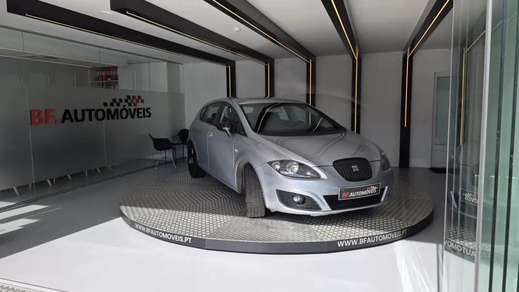 SEAT Leon 2011 - 8900 EUR, 188295 km - AUTO.MOTO.pt - 188295km - foto 5 de 52