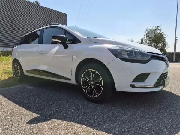Renault Clio Break 2018 - 9999 EUR, 76544 km - AUTO.MOTO.pt - 76544km - foto 23 de 24