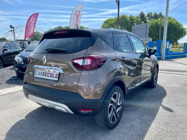 Renault Captur 2017 - 12950 EUR, 85620 km - AUTO.MOTO.pt - 85620km - foto 7 de 27