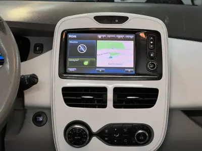 Renault Zoe 2019 - 9990 EUR, 150000 km - AUTO.MOTO.pt - 150000km - foto 17 de 29