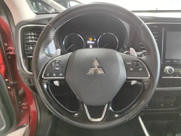 Mitsubishi Outlander 2021 - 18900 EUR, 141000 km - AUTO.MOTO.pt - 141000km - foto 28 de 37
