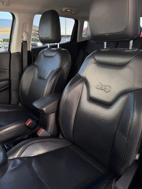 Jeep Compass 2018 - 17900 EUR, 52967 km - AUTO.MOTO.pt - 52967km - foto 11 de 32