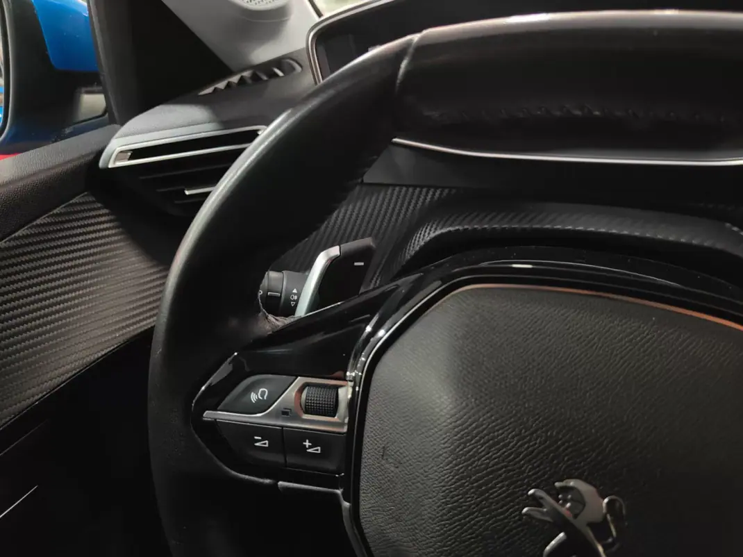 Peugeot 208 2019 - 14500 EUR, 90000 km - AUTO.MOTO.pt - 90000km - foto 47 de 60