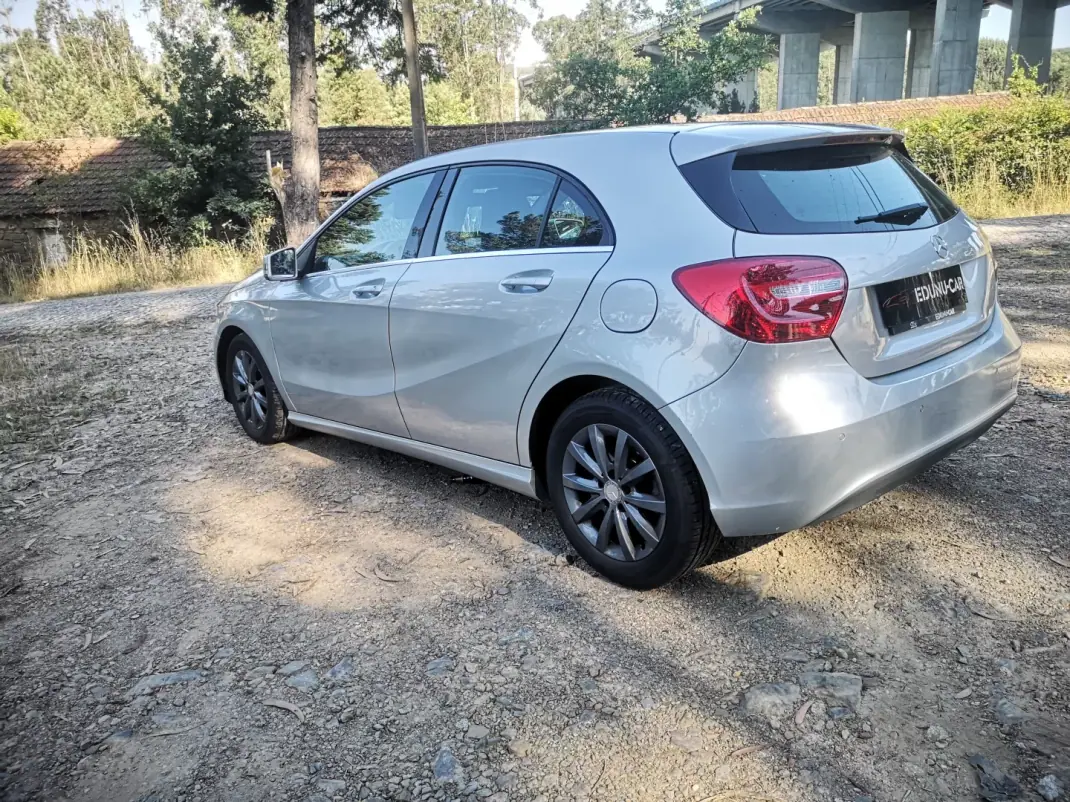 Mercedes-Benz A 180 2015 - 12950 EUR, 218000 km - 218000km - foto 6 de 23