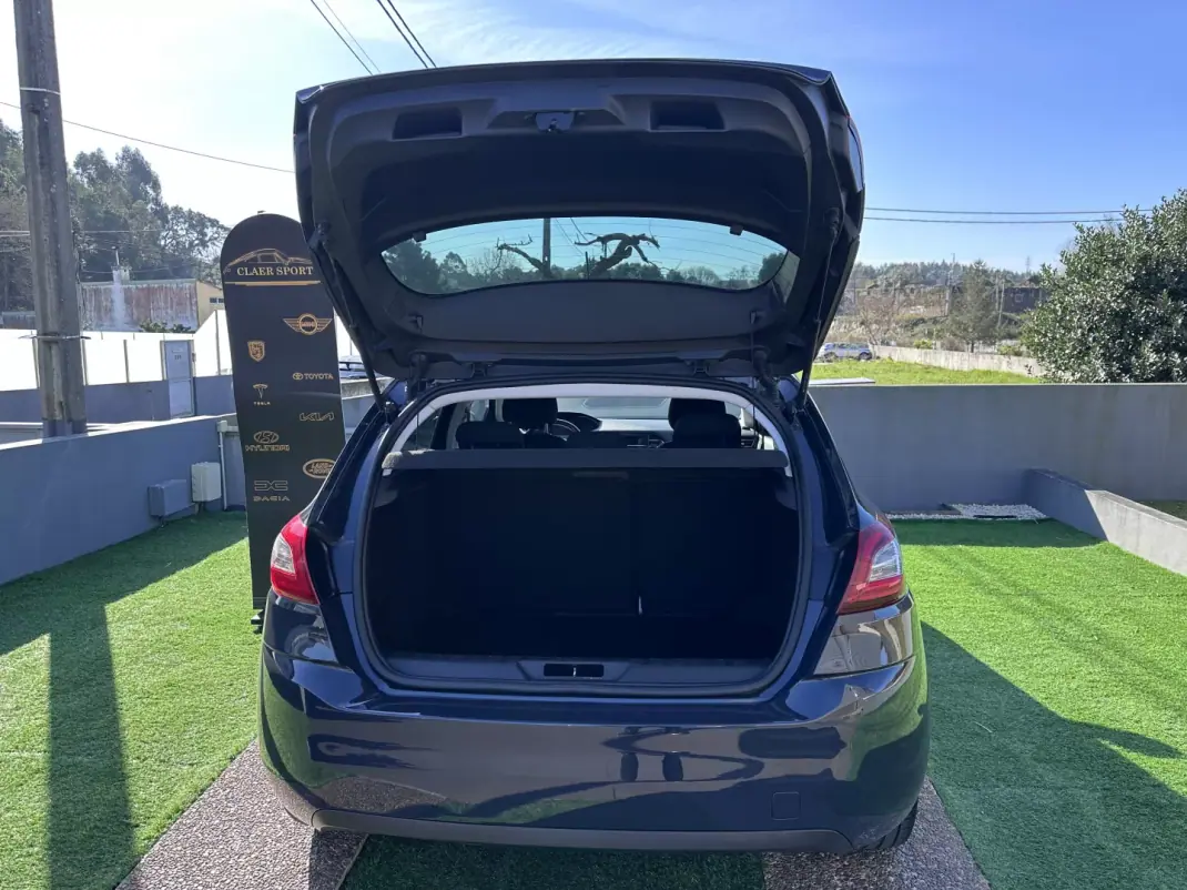 Peugeot 308 2018 - 12500 EUR, 280000 km - AUTO.MOTO.pt - 280000km - foto 22 de 41