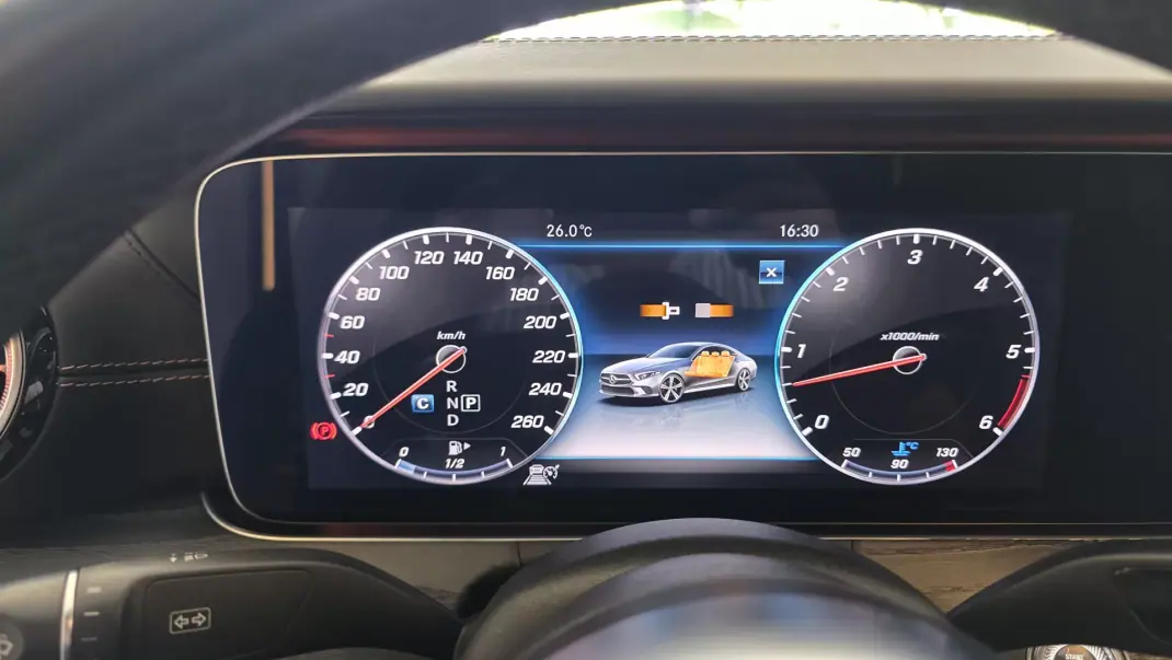 Mercedes-Benz CLS 400 2019 - 44500 EUR, 165703 km - AUTO.MOTO.pt - 165703km - foto 50 de 73