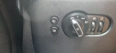 MINI 5 Portas 2018 - 13995 EUR, 77700 km - 77700km - foto 15 de 17