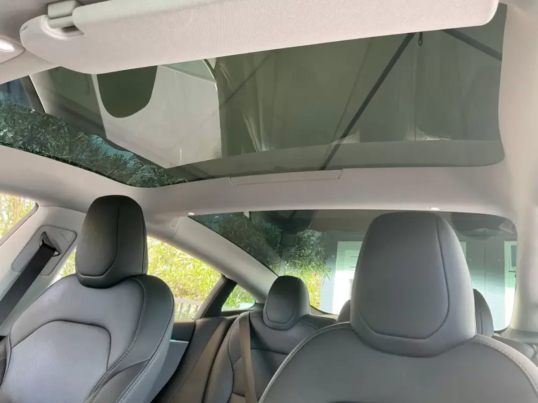 Tesla Model 3 2025 - 39750 EUR, 35000 km - 35000km - foto 18 de 21