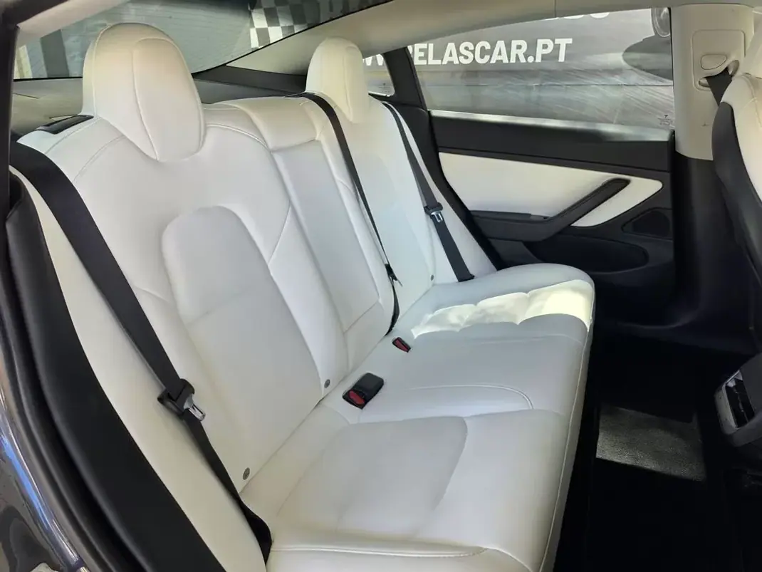 Tesla Model 3 2020 - 23900 EUR, 133000 km - AUTO.MOTO.pt - 133000km - foto 13 de 17