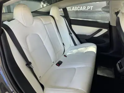 Tesla Model 3 2020 - 23900 EUR, 133000 km - AUTO.MOTO.pt - 133000km - foto 13 de 17