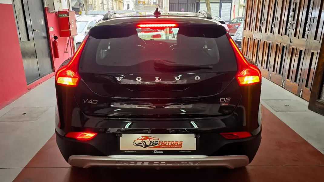 Volvo V40 Cross Country 2017 - 13990 EUR, 169554 km - 169554km - foto 8 de 61