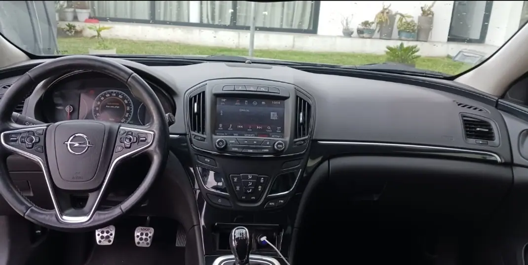 Opel Insignia Sports Tourer 2016 - 9500 EUR, 86000 km - AUTO.MOTO.pt - 86000km - foto 5 de 10