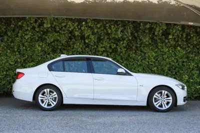 BMW 318 2014 - 15900 EUR, 144000 km - 144000km - foto 6 de 18