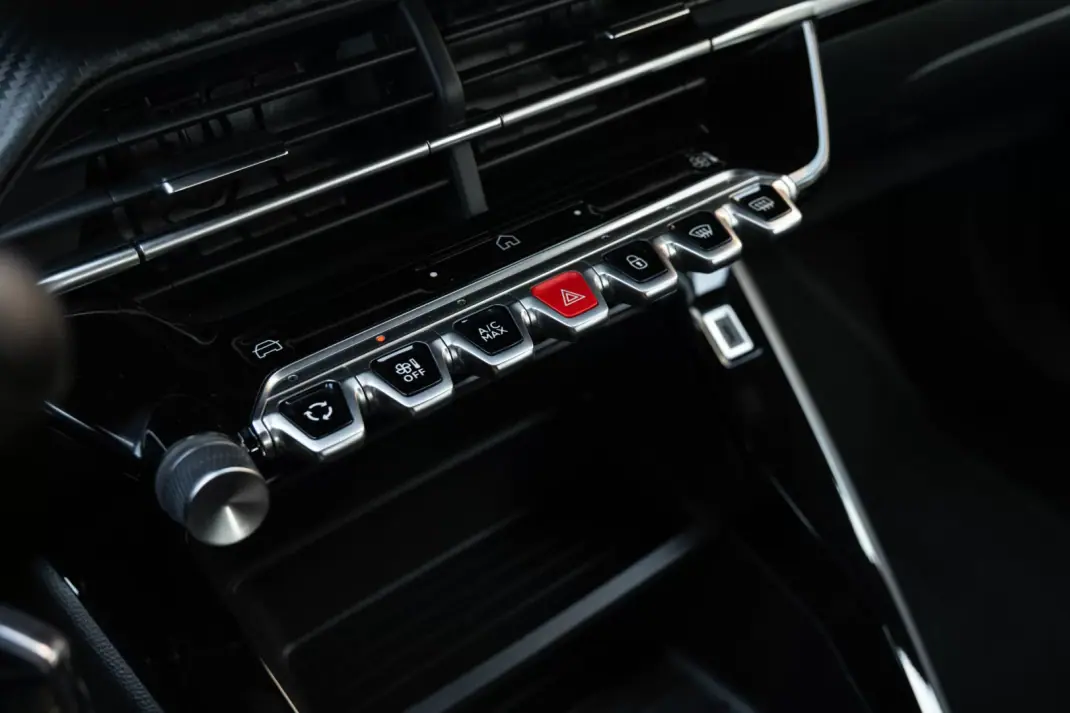 Peugeot 2008 2023 - 19750 EUR, 40500 km - AUTO.MOTO.pt - 40500km - foto 15 de 20