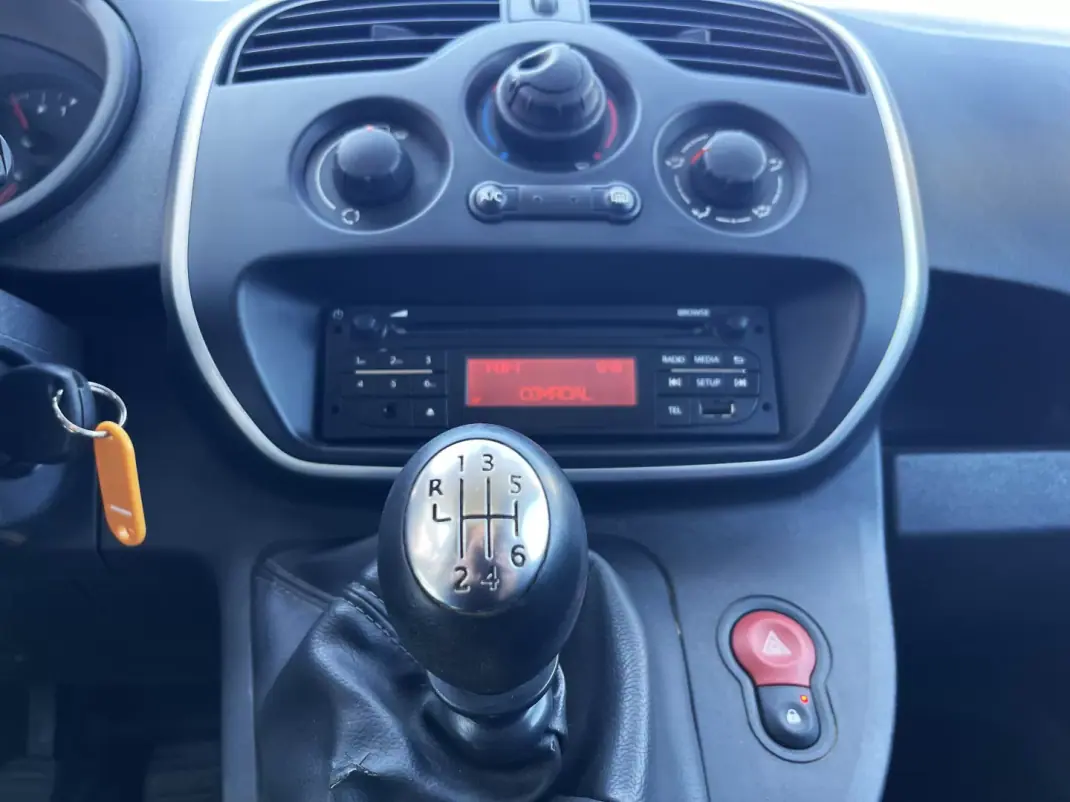 Renault Kangoo 1.5 DCi Business 2020 - 13490 EUR, 142280 km - AUTO.MOTO.pt - 142280km - foto 14 de 17