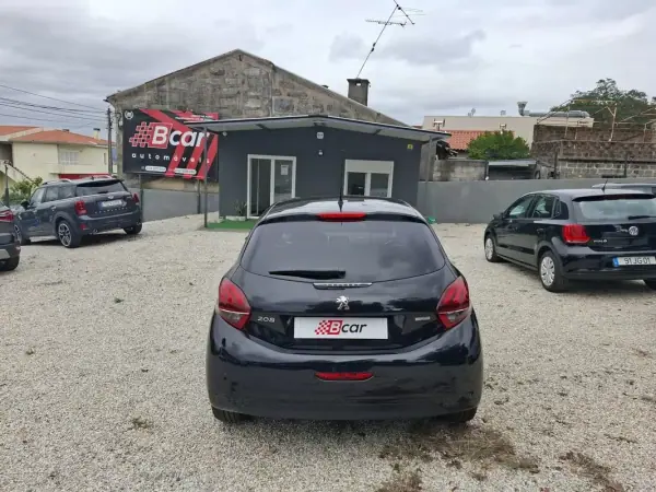 Peugeot 208 2017 - 8900 EUR, 191000 km - AUTO.MOTO.pt - 191000km - foto 10 de 36