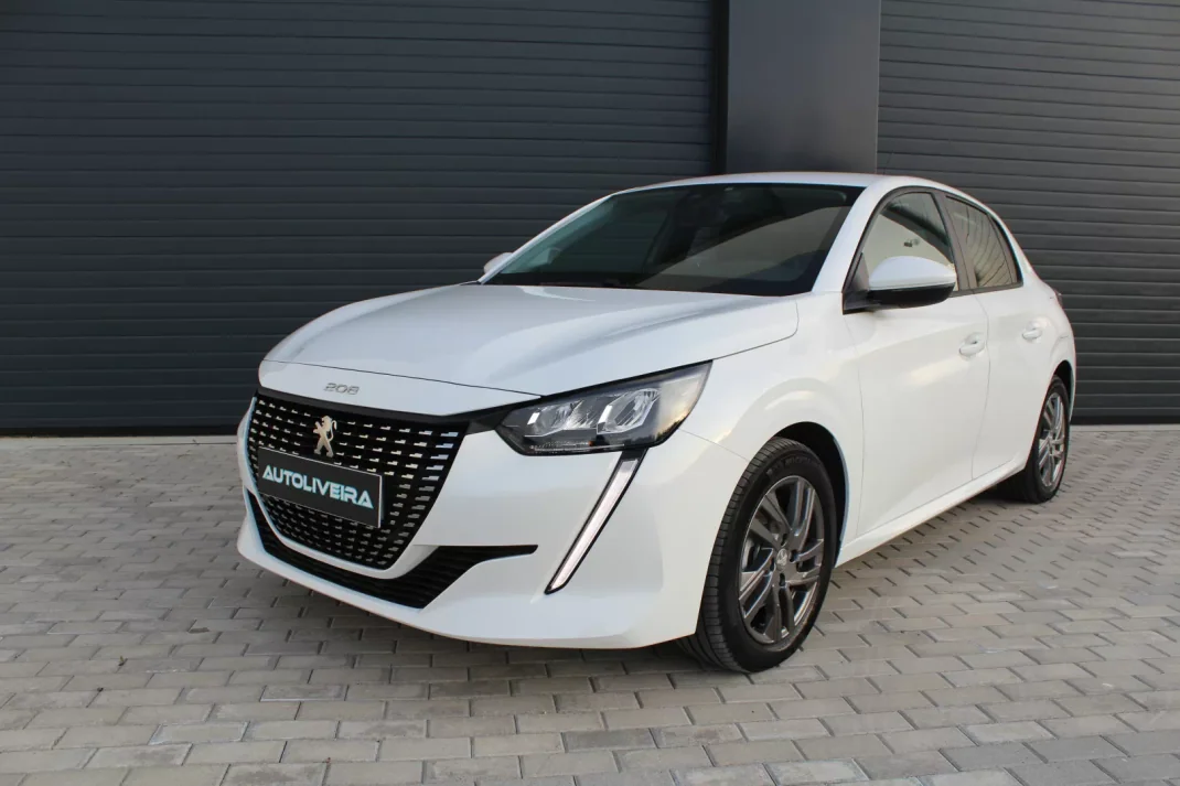 Peugeot 208 2021 - 16200 EUR, 27000 km - AUTO.MOTO.pt - 27000km - foto 1 de 19