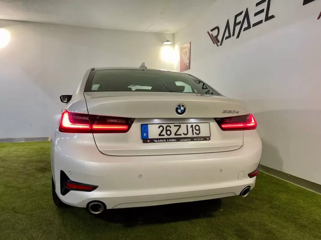 BMW 330 2019 - 23450 EUR, 115000 km - AUTO.MOTO.pt - 115000km - foto 7 de 36