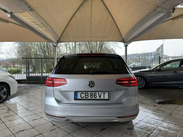 Volkswagen Passat Variant 2015 - 13950 EUR, 242286 km - AUTO.MOTO.pt - 242286km - foto 6 de 36