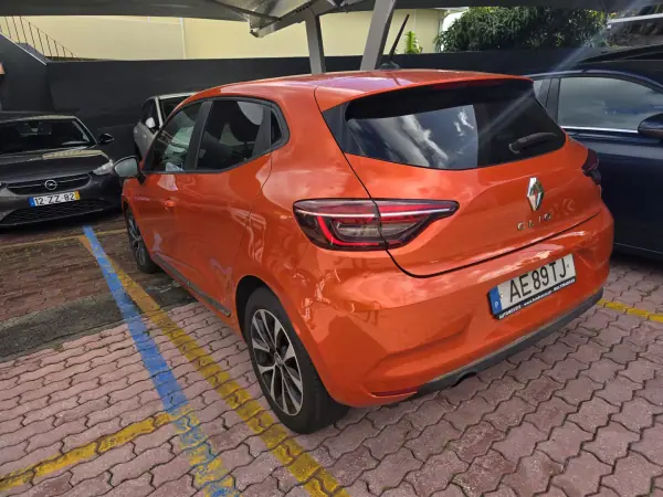 Renault Clio 2020 - 16950 EUR, 93500 km - AUTO.MOTO.pt - 93500km - foto 2 de 6