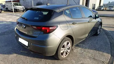 Opel Astra 2021 - 10500 EUR, 120000 km - AUTO.MOTO.pt - 120000km - foto 3 de 10