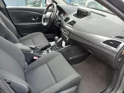 Renault Mégane Sport Tourer 2016 - 8950 EUR, 157317 km - AUTO.MOTO.pt - 157317km - foto 23 de 25
