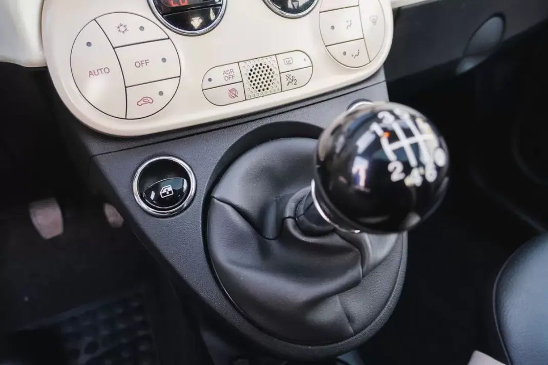 Fiat 500 2021 - 9999 EUR, 108000 km - AUTO.MOTO.pt - 108000km - foto 26 de 28