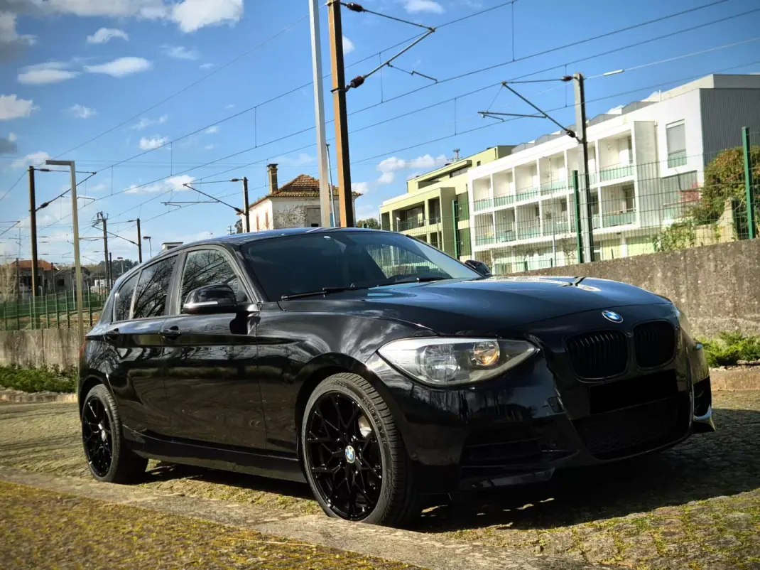 BMW 116 2013 - 11000 EUR, 260000 km - AUTO.MOTO.pt - 260000km - foto 24 de 25