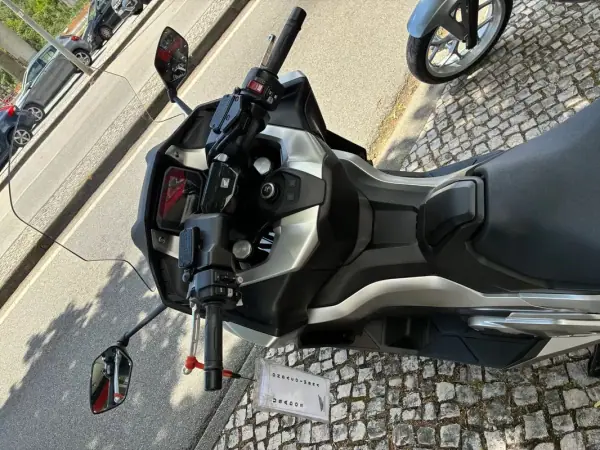 Honda Forza 2022 - 8250 EUR, 37616 km - AUTO.MOTO.pt - 37616km - foto 11 de 14