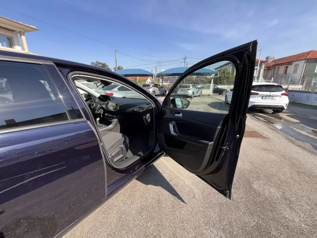 Peugeot 308 SW 2018 - 9950 EUR, 219000 km - AUTO.MOTO.pt - 219000km - foto 27 de 40