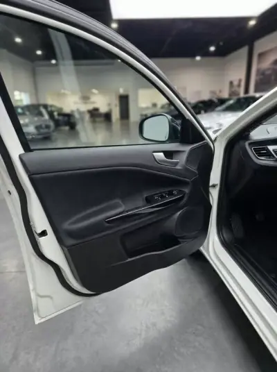 Alfa Romeo Giulietta 2011 - 9990 EUR, 177008 km - AUTO.MOTO.pt - 177008km - foto 14 de 18