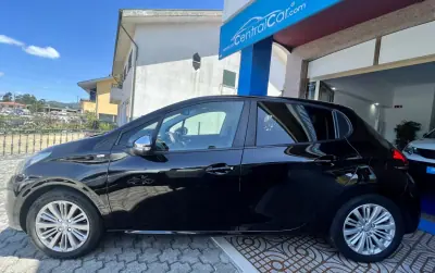 Peugeot 208 2017 - 9950 EUR, 147000 km - AUTO.MOTO.pt - 147000km - foto 6 de 24