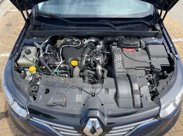 Renault Mégane Sport Tourer 2019 - 15950 EUR, 16000 km - AUTO.MOTO.pt - 16000km - foto 10 de 12
