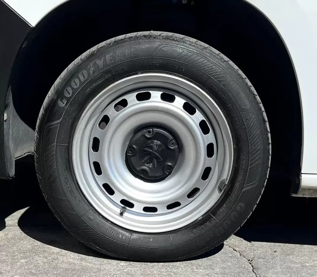 Peugeot 2019 - 12300 EUR, 92000 km - AUTO.MOTO.pt - 92000km - foto 7 de 19