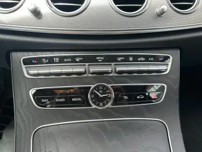 Mercedes-Benz E 300 2020 - 28990 EUR, 140000 km - AUTO.MOTO.pt - 140000km - foto 16 de 23